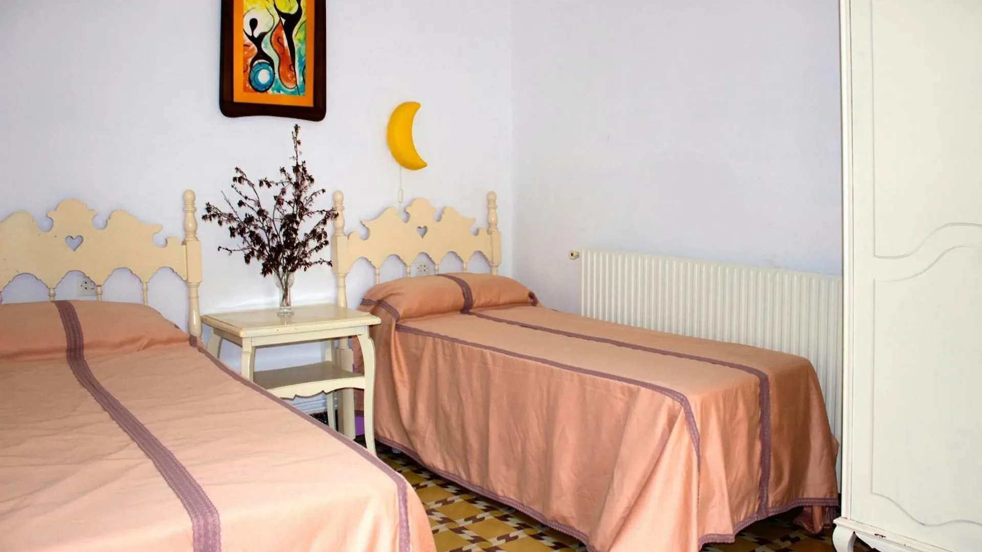 Casa Carina Apartment Ullastret بيت للعطل