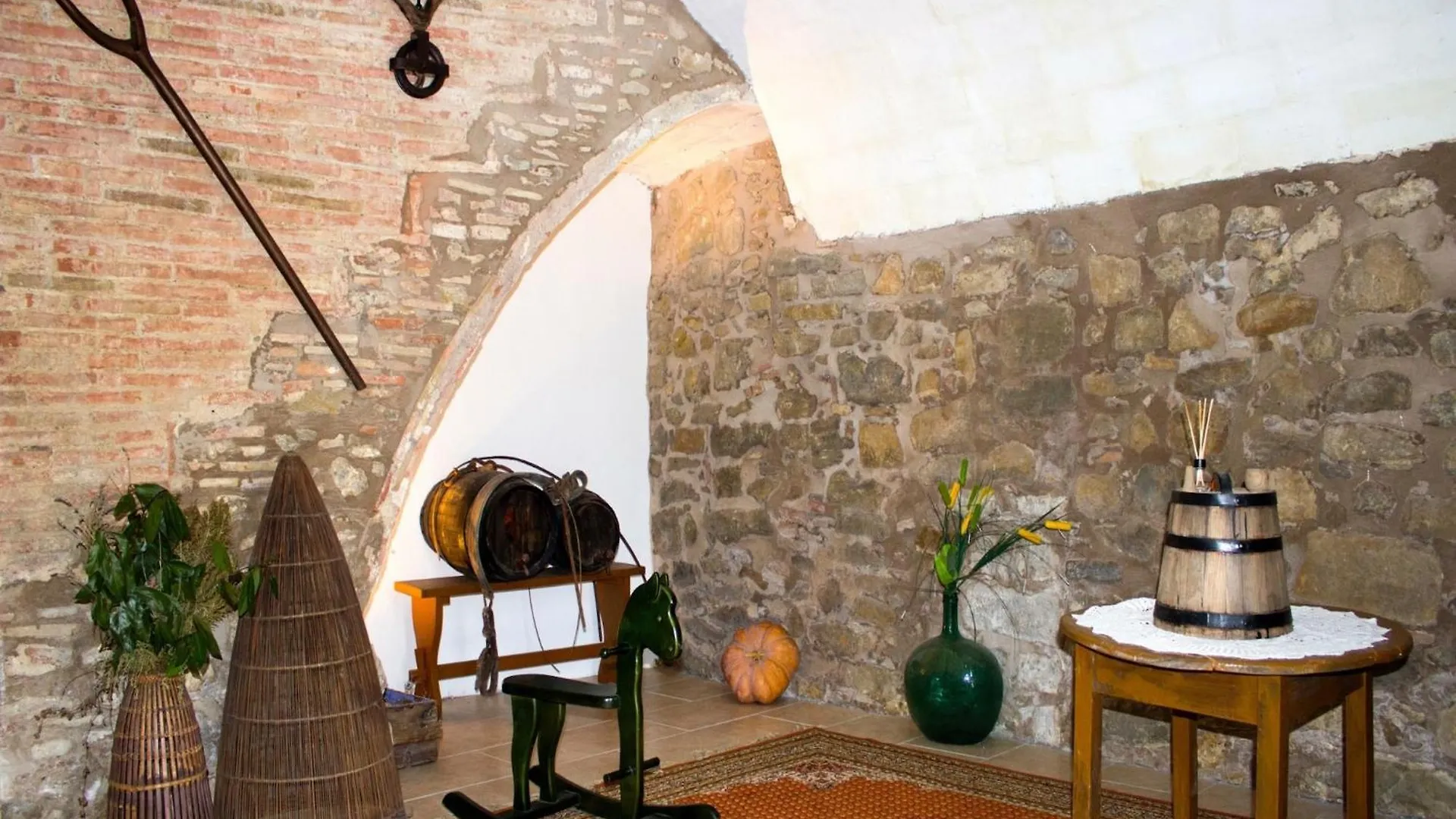 Casa Carina Apartment Ullastret إسبانيا